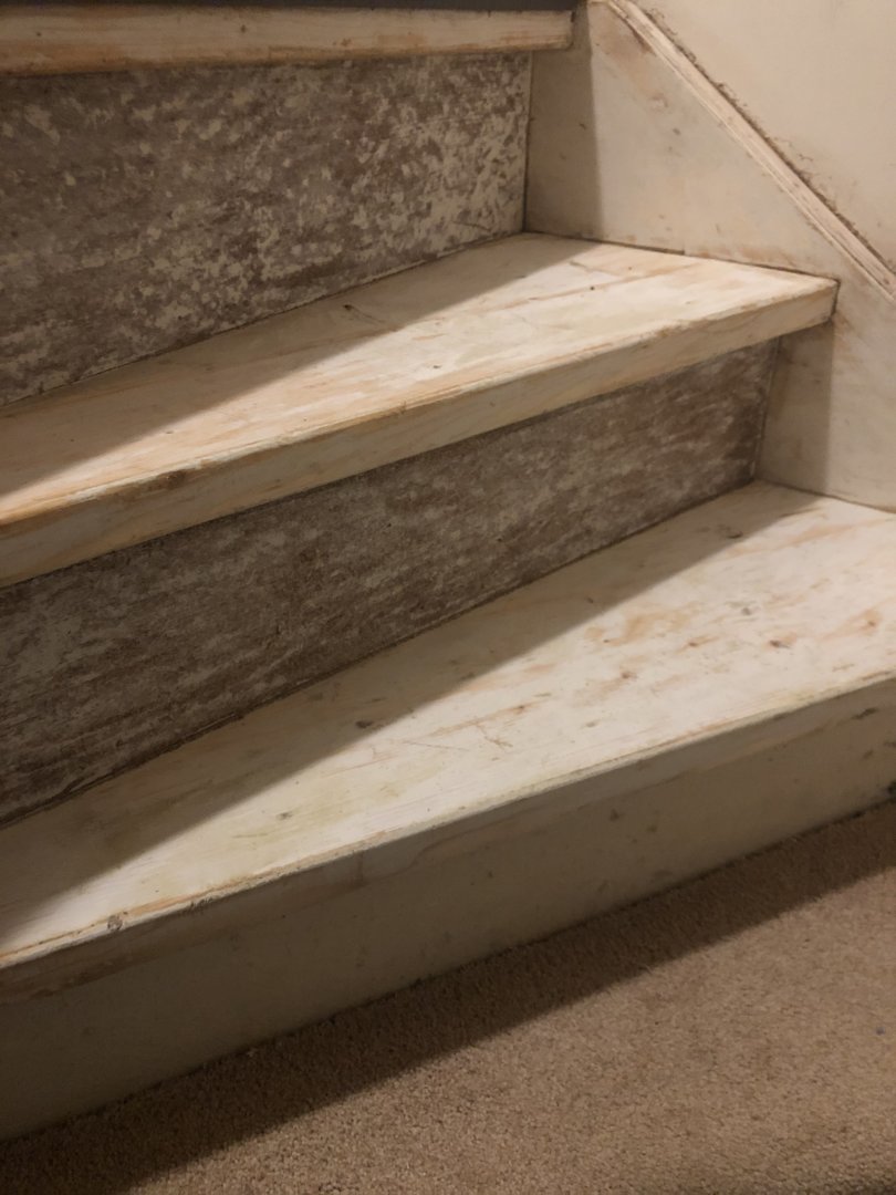 het tapijt van de trap verwijderen